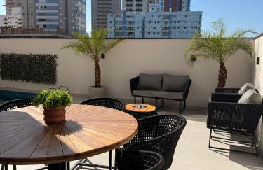 Apartamento moderno, a 200 metros da praia com pátio,piscina e churrasqueira privativa 2 vagas de garagem - Foto 8