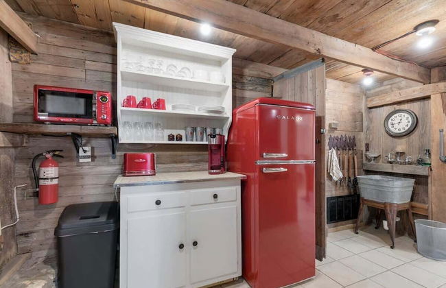 Gorgeous Barn Cabin 10min From Main St! - Foto 9