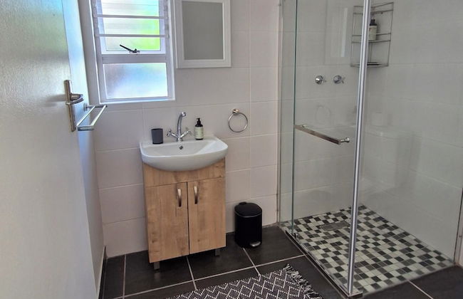 Ivy Place Studio Apartment - Photo 8