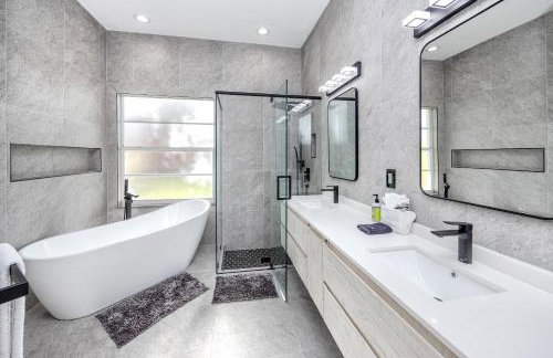 Palm Harbor Paradise - Spacious Home In Quiet Neighborhood with Heated Pool, Billiard Room, Hot Tub - Foto 25