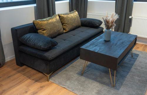 Modern, komplett saniert, in zentraler Citylage beim Kennedyplatz, voll ausgestatte Küche, offener Wohn- und Essbereich, helle Räume - Photo 18