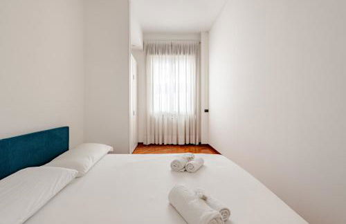 Spacious Home with three Bedroom and Large Kitchen - Photo 2