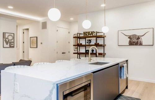 Ultra Modern Luxury - New Construction 4 Bedrooms - Photo 30