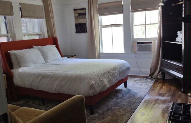 Corporate Comfort in Freetown - Port Rico Spacious Homes for Work Crews - Photo 4