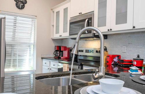 Cozy Townhouse with Private Pool in Kissimmee - Photo 53