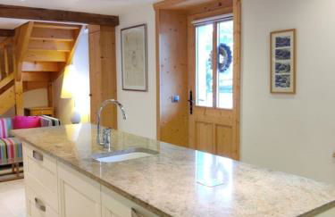 Spacious Ski Chalet In Traditional French Village, sleeps 8, Four Star with fibre broadband - Photo 9