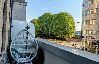 One bedroom apartment with balcony and concierge , station and shops 2min walk - Foto 9