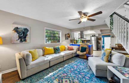 Zen Jungle House by Busch Gardens Sleeps 12 with Outdoor Games & Detached Play Space! - Foto 6