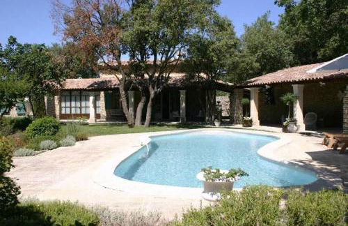 Villa La Raffinée, au coeur des garrigues du Luberon - Photo 1