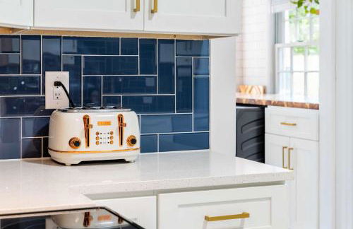 Sanctuary on 3rd - Walk to UF , Parking , Grill - Photo 23