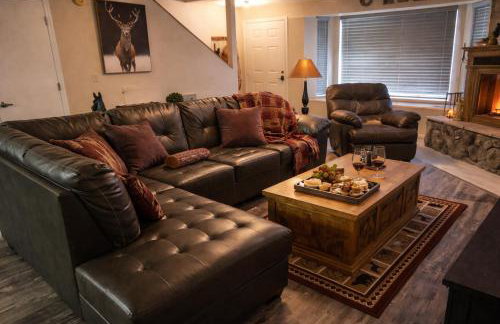 2BR Gated Escape With A Pool And Walk to Dining and Trails - Foto 5