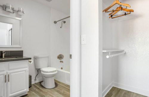 Blueground Melrose fireplace nr Griffith Park LAX-1382 - Foto 12