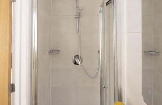 Stylish Boatshed with Sea Views Private Parking - Foto 10