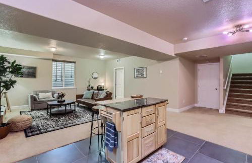 Denver Retreat Home with Stunning Lake, Mountain Views and Luxury Amenities - Foto 30