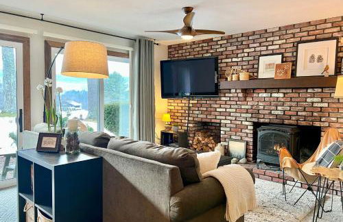 Glen Condo with Mountain Views Walk to Story Land - Photo 1