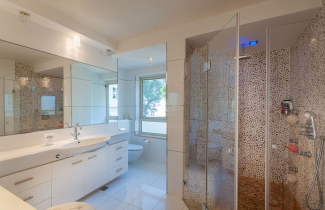 Luxurious Villa with great location - Foto 8