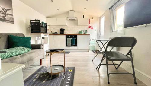 Modern Private Guest Suite Near Heathrow Free Parking & Garden - Foto 1