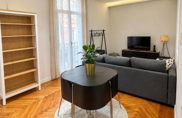 Apartment in monumental square Madrid Center - Photo 14