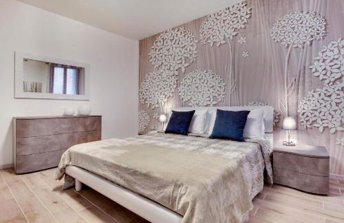 White Flowers with Canal View by Wonderful Italy - Foto 44