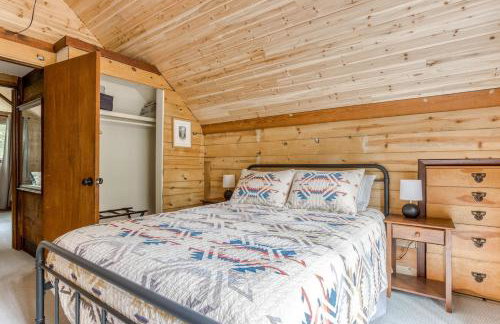 Thompson Cabin - Charming Salmon Riverfront A-Frame Oasis w/ fireplace - Foto 34