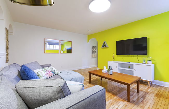 Colourful 2-bedroom Apartment - Foto 15