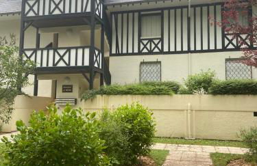 Studio en hypercentre refait à neuf en 2023 avec une belle terrasse! - Photo 3