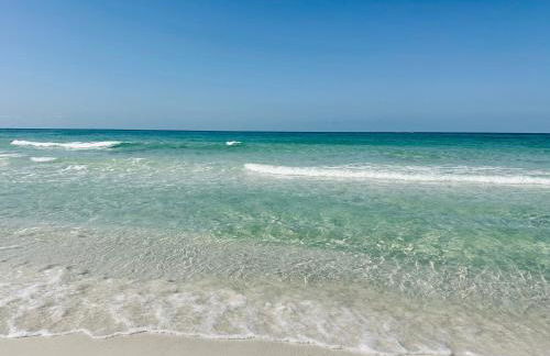 Sea Salt Vacation Home, Private Pool - Walk to Beach - Foto 51