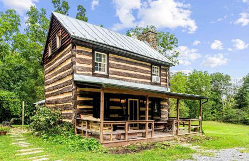 Historic Restored Farmhouse with Cowboy Cauldron Fire Pit Near Ice Mountain, Capon Bridge, West Virginia - Foto 7