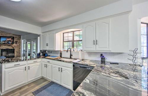 Luxe Lakehouse with Sunset Views on Lake Palestine! - Foto 10