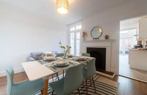 Stylish Caversham Town-House Free Parking & Garden - Photo 11