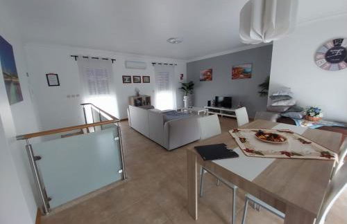 Central Triangle Lisbon-Sintra-Cascais -Apartment with Easy Access & Parking - Foto 1