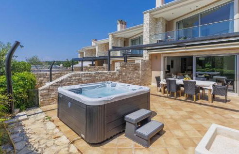 3 Bedroom Awesome Home In Umag - Foto 1