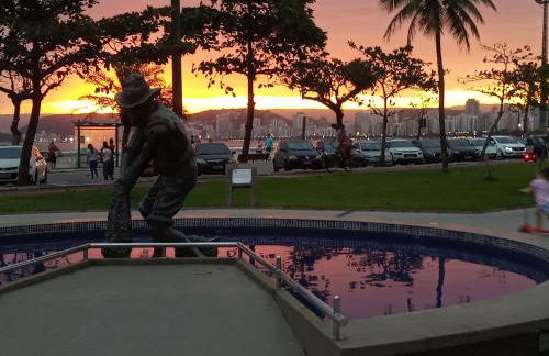 Ponta da Praia amplo 3dorm 3ban frente ao mar - Foto 35