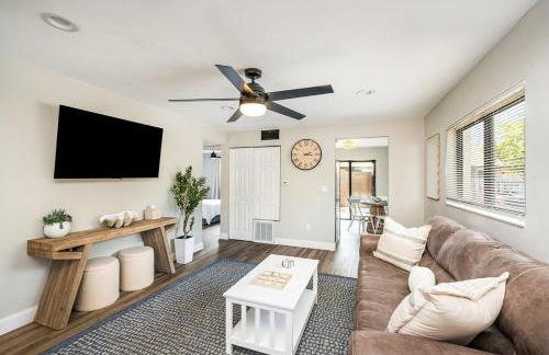 Beachside Bungalow- 2 minutes from the beach! - Foto 19