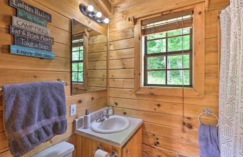 Quaint Log Cabin with Views Near West Jefferson - Foto 17