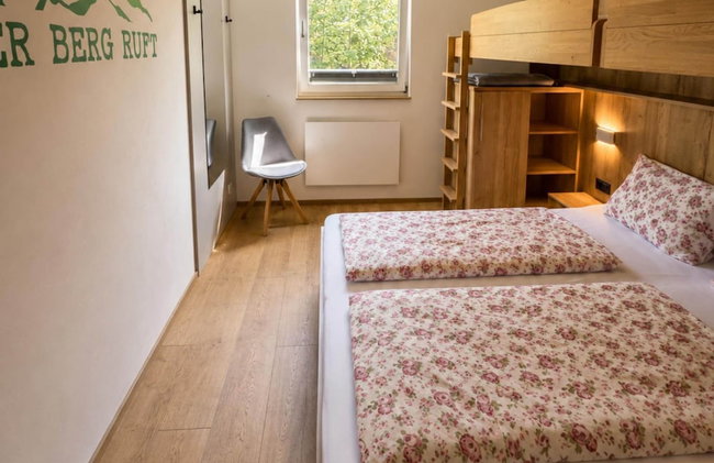 Modern Apartment With Garden and Mountain Views - Photo 4