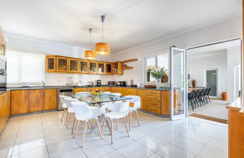 Luxury villa with private heated pool, garden and views of the sea and mountains. - Photo 58