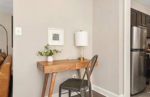 The Morgan - Refined 2BR King Suite with Free Parking - Foto 7