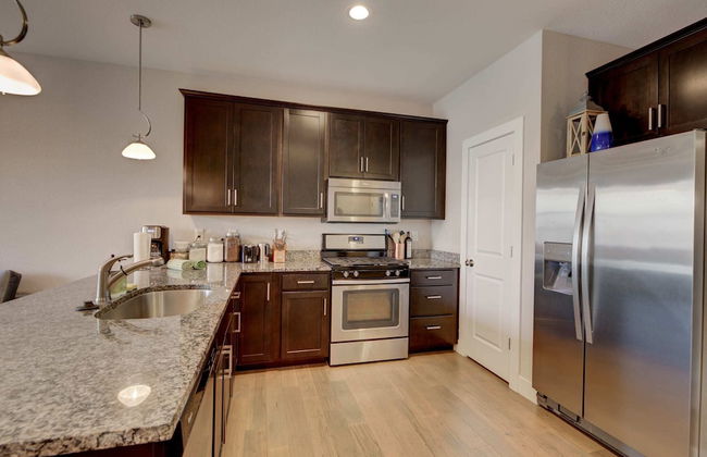 Marbella Lane Executive Townhome, 20 mins to Boulder - Photo 35