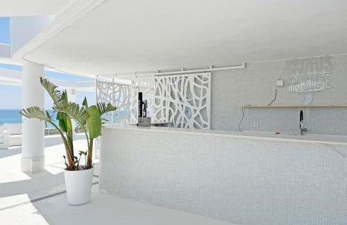 Global Properties, Apartamento con terraza y vistas a la piscina en Gran Canet - Photo 54