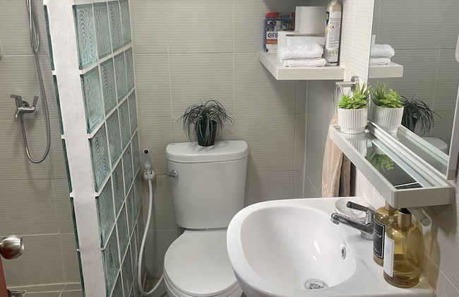 Mesavirre Bacolod | Elegantly Furnished 1BDM w/Balcony @ LOPEZ LUX. - Foto 36