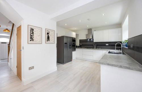 The Wilmslow House Free Parking - Close to Airport - Foto 4