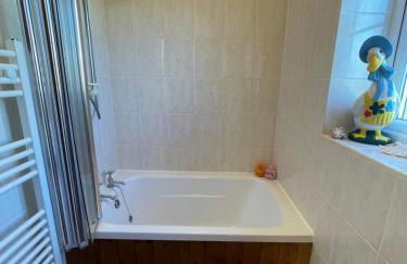 Honeycomb Cottage - a quiet, charming, cosy retreat in the countryside only 2 miles from one of Cornwall's best beaches - Photo 11