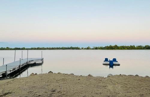 Lake Escape with paddle boards, fire pit & game room - Foto 26
