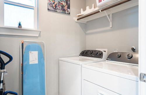 Upstay Entertainment Hub w Games & Outdoor Firepit - Foto 26