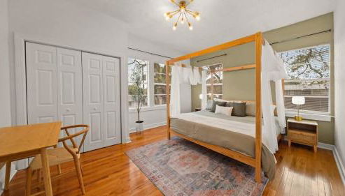 Modern Moroccan Villa w/ Firepit, BBQ + Game Room! - Foto 5