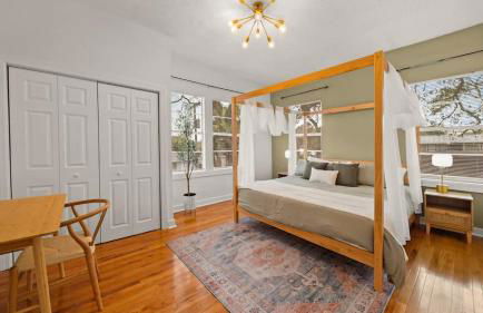 Modern Moroccan Villa w/ Firepit, BBQ + Game Room! - Foto 5