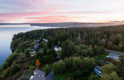 Incredible Water Views, Deck Relaxing Retreat Greenbank Getaway by Avantstay - Foto 72