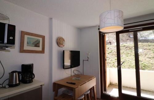 Studio rénové avec balcon, proche pistes, animaux acceptés - FR-1-502-415 - Foto 6