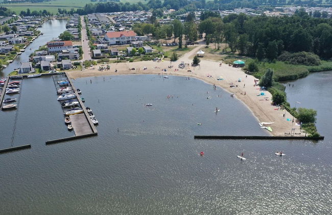 Well-kept Chalet on the Water - Foto 37